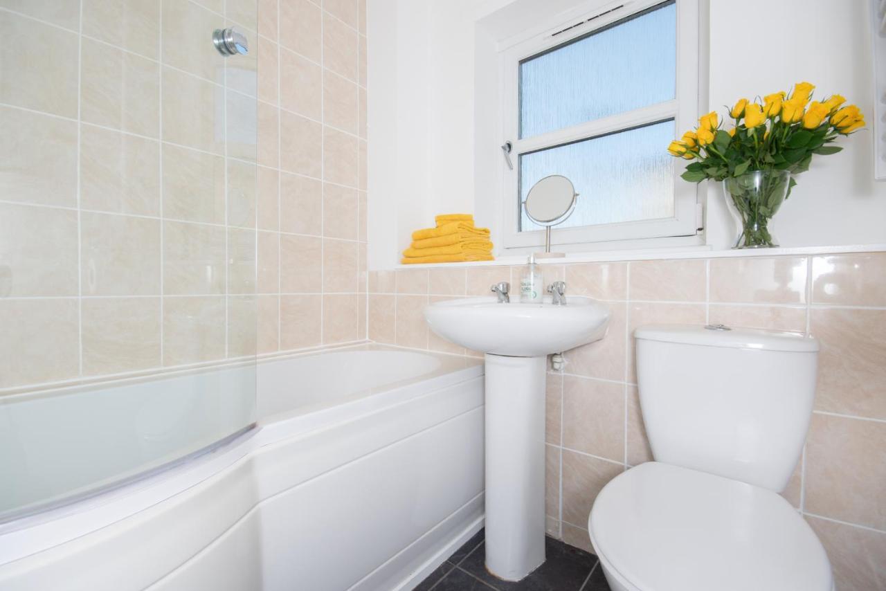 Dwellcome Home Ltd 2 Bedroom King & Double Central Apartment, Free Allocated Barrier Secured Parking Space At Rear Entrance & Fast Wifi, Ideal For Long Term Contractor, Corporate, Etc Stays, Regular Housekeeping Option - See Our Site For Assurance Aberdeen Ngoại thất bức ảnh