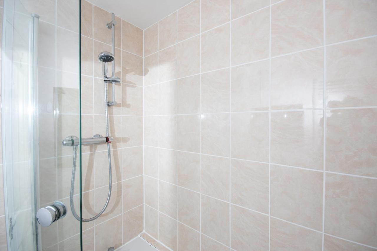 Dwellcome Home Ltd 2 Bedroom King & Double Central Apartment, Free Allocated Barrier Secured Parking Space At Rear Entrance & Fast Wifi, Ideal For Long Term Contractor, Corporate, Etc Stays, Regular Housekeeping Option - See Our Site For Assurance Aberdeen Ngoại thất bức ảnh