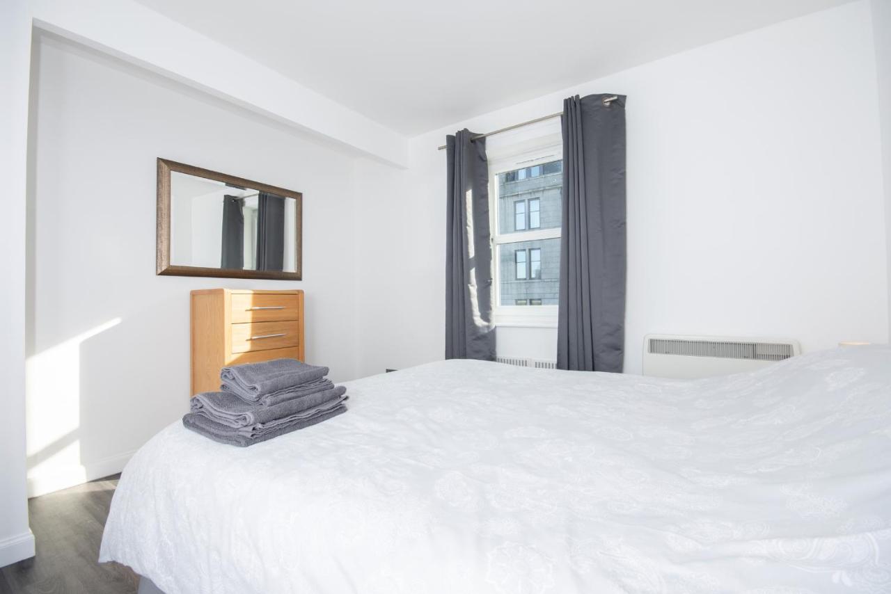 Dwellcome Home Ltd 2 Bedroom King & Double Central Apartment, Free Allocated Barrier Secured Parking Space At Rear Entrance & Fast Wifi, Ideal For Long Term Contractor, Corporate, Etc Stays, Regular Housekeeping Option - See Our Site For Assurance Aberdeen Ngoại thất bức ảnh