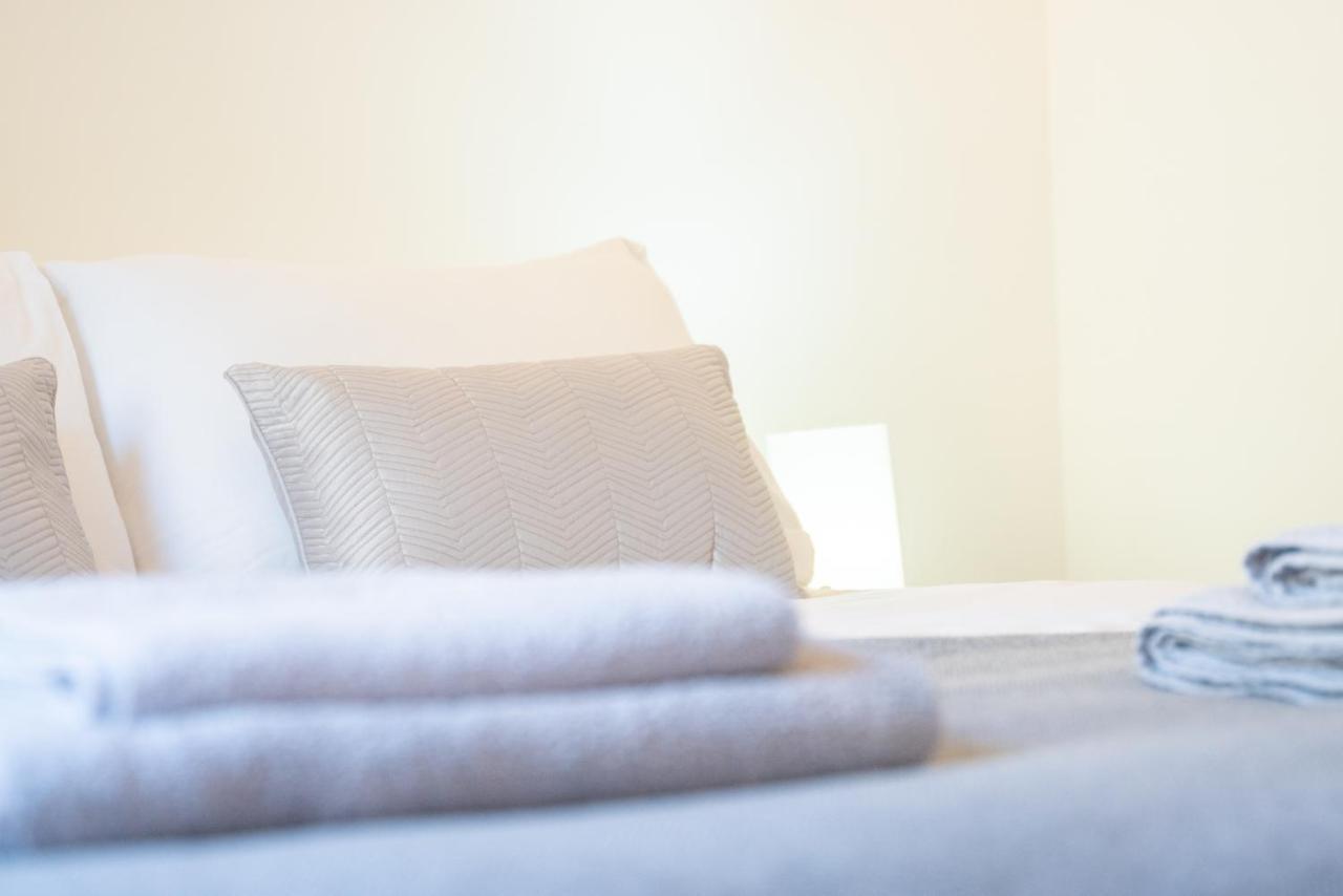 Dwellcome Home Ltd 2 Bedroom King & Double Central Apartment, Free Allocated Barrier Secured Parking Space At Rear Entrance & Fast Wifi, Ideal For Long Term Contractor, Corporate, Etc Stays, Regular Housekeeping Option - See Our Site For Assurance Aberdeen Ngoại thất bức ảnh